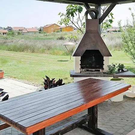 Apartment Apartment In Privlaka Near Sandy Beaches, Cleaning Included