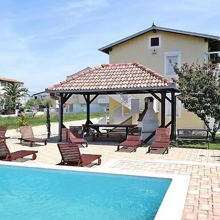Apartment Apartment In Privlaka Near Sandy Beaches, Cleaning Included
